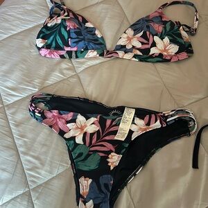 Hollister Black Floral Triangle Bikini Top Size XL Bottoms Size L